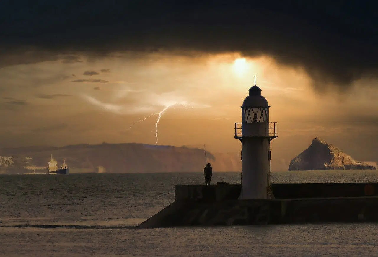 Journées européennes du patrimoine : Pleins feux sur les phares français et la lentille de Fresnel Journées européennes du patrimoine : Pleins feux sur les phares français et la lentille de Fresnel