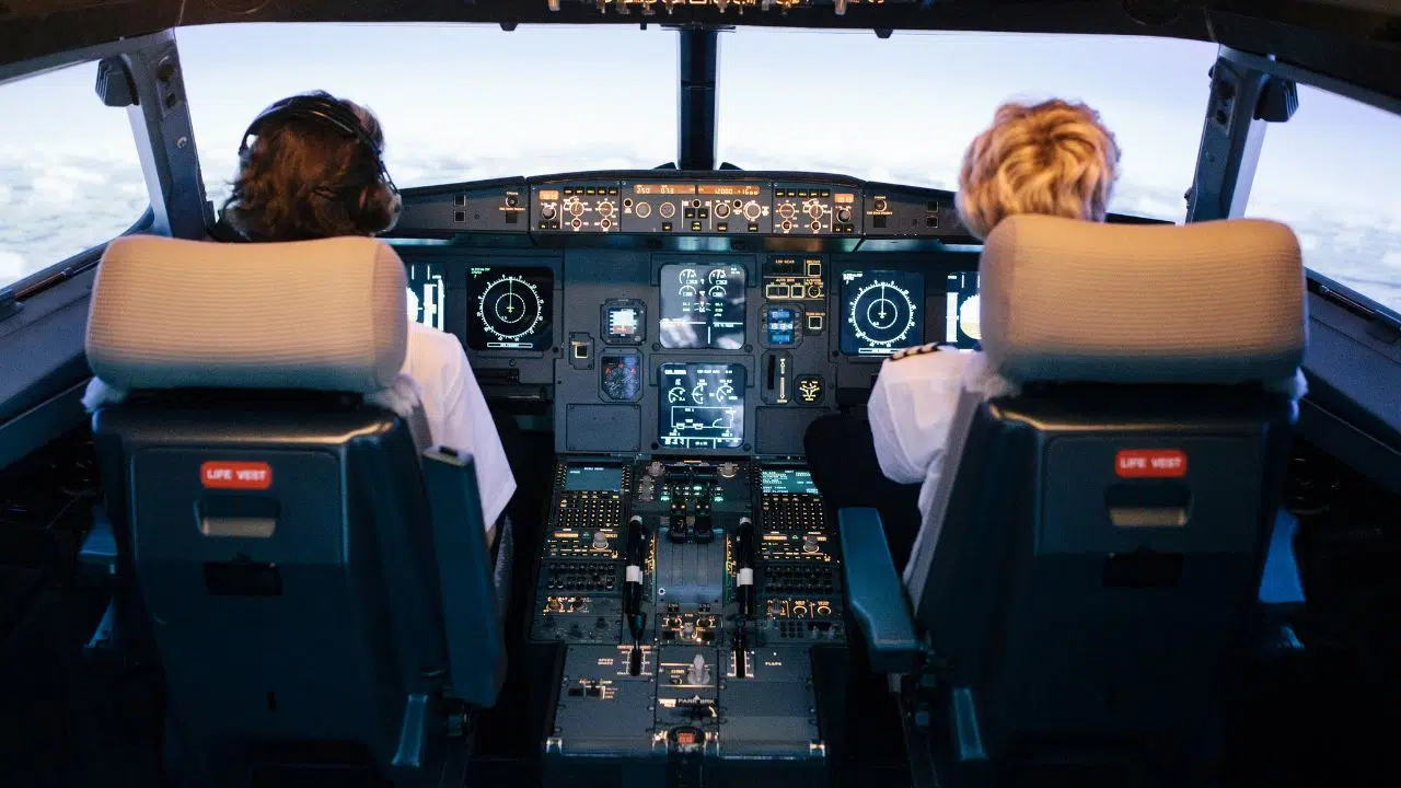 Syndrome aérotoxique : la vérité troublante sur l'air que respirent nos pilotes et hôtesses de l'air ! Syndrome aérotoxique : la vérité troublante sur l'air que respirent nos pilotes et hôtesses de l'air !