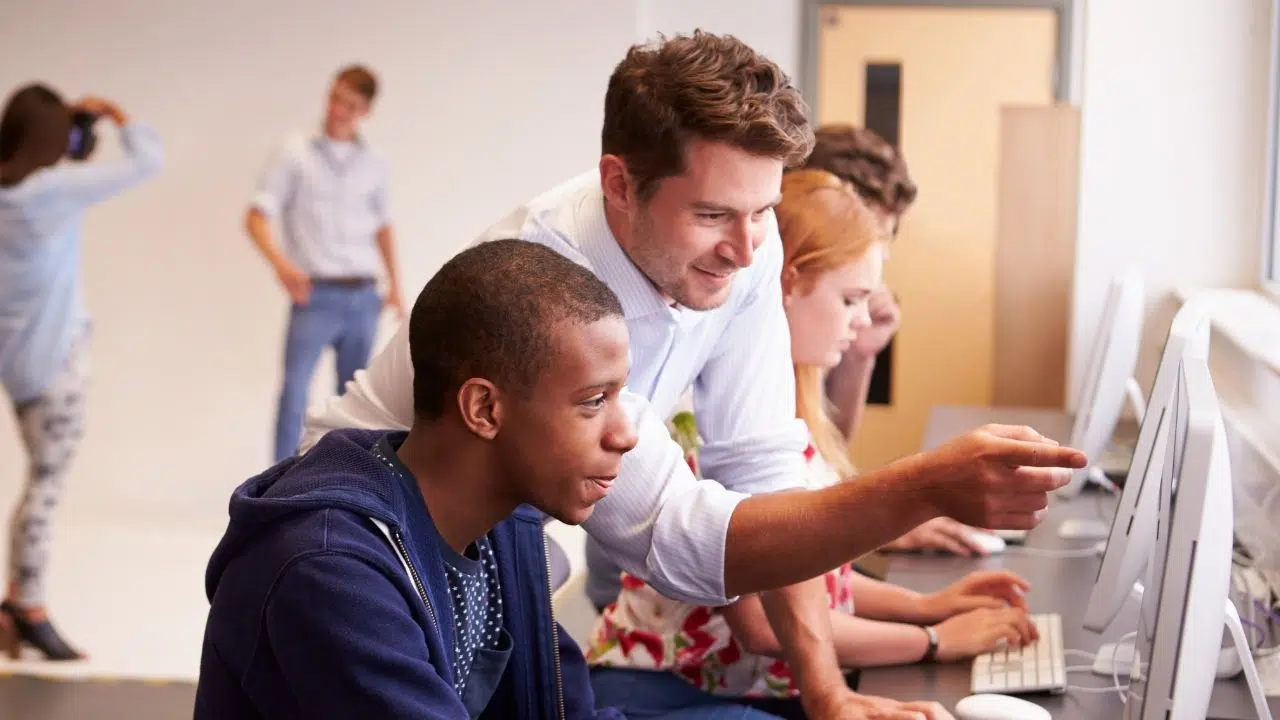 Semaine mondiale de l'éducation aux médias et à l’information : du 24 au 31 octobre 2023 Semaine mondiale de l'éducation aux médias et à l’information : du 24 au 31 octobre 2023