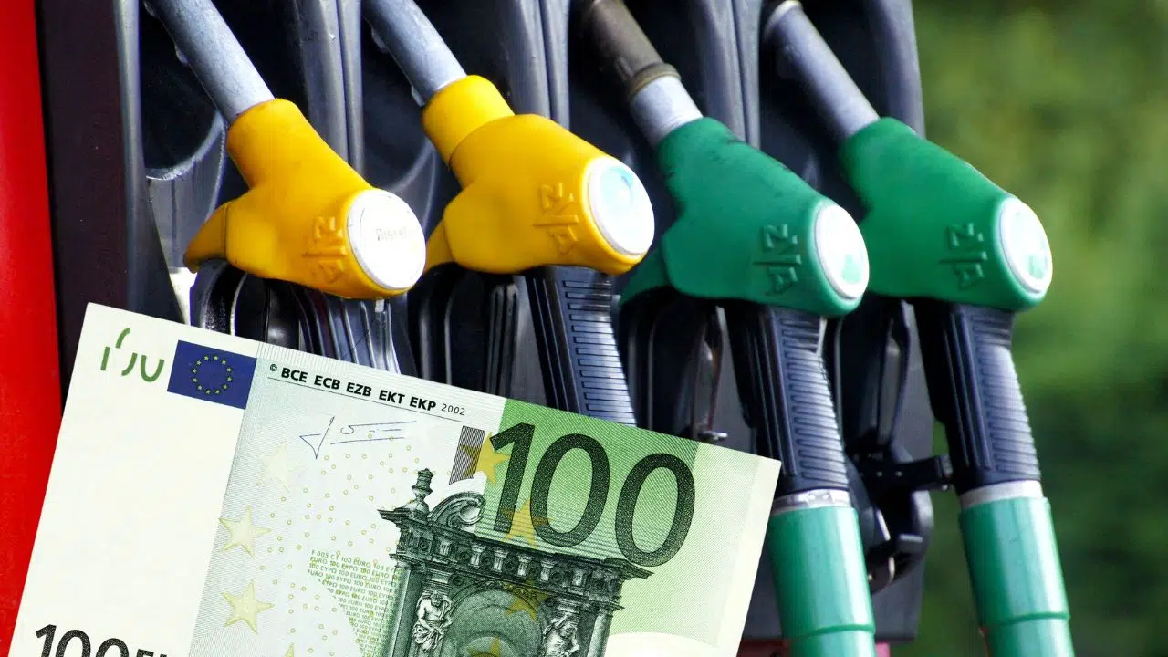 100 Euros offerts d'indemnité carburant : Ferez vous partie des 6 Millions de bénéficiaires en 2024 ! 100 Euros offerts d'indemnité carburant : Ferez vous partie des 6 Millions de bénéficiaires en 2024 !