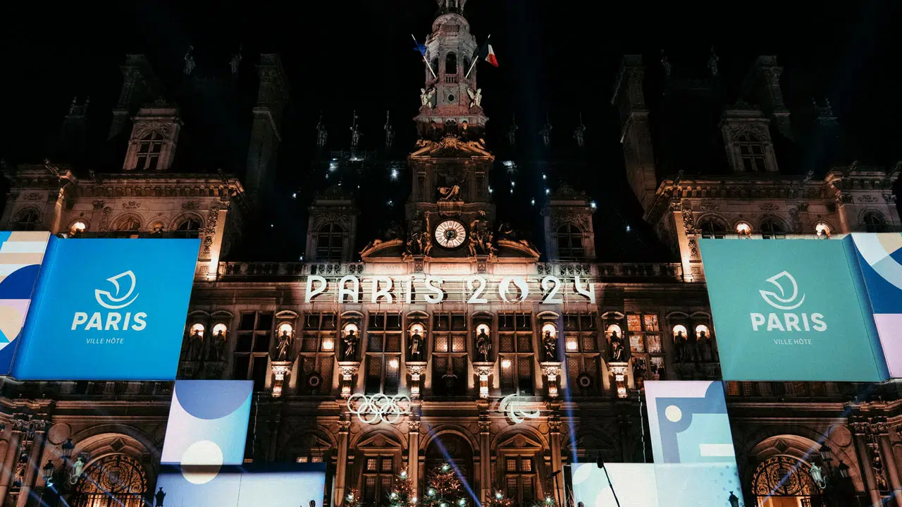 Inauguration de l'habillage de l'Hôtel de Ville de Paris aux couleurs de Paris 2024 Inauguration de l'habillage de l'Hôtel de Ville de Paris aux couleurs de Paris 2024