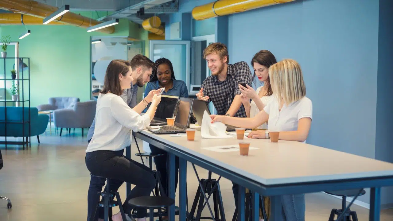 WeWork au bord du gouffre la chute vertigineuse du géant du coworking WeWork au bord du gouffre la chute vertigineuse du géant du coworking