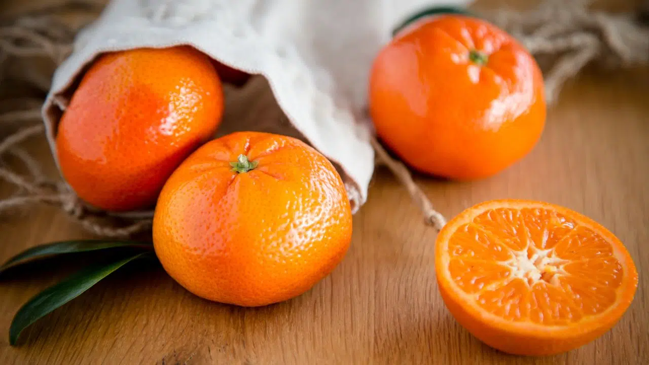 Clémentines et Mandarines Petits fruits, grandes différences Clémentines et Mandarines Petits fruits, grandes différences