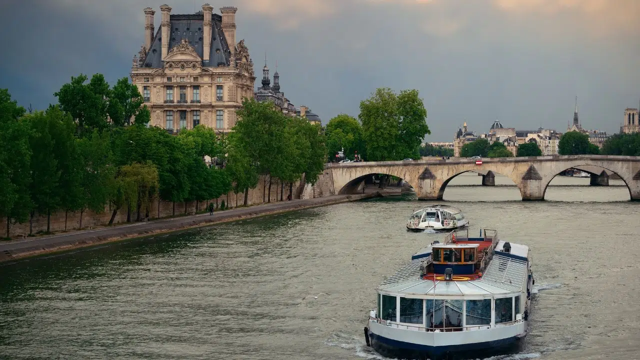 L'eau de la Seine Vers une baignade Saine pour les JO 2024