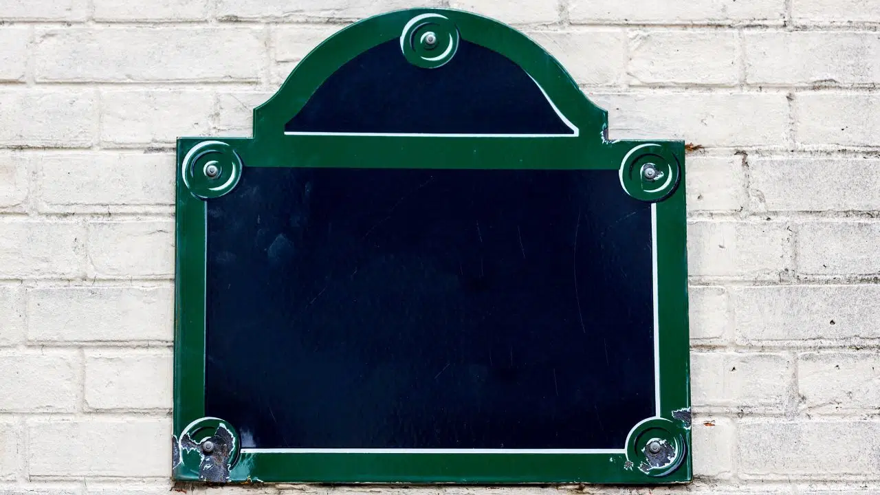 À vos plaques, prêts, partez Paris lance un concours participatif pour les plaques de rue À vos plaques, prêts, partez Paris lance un concours participatif pour les plaques de rue