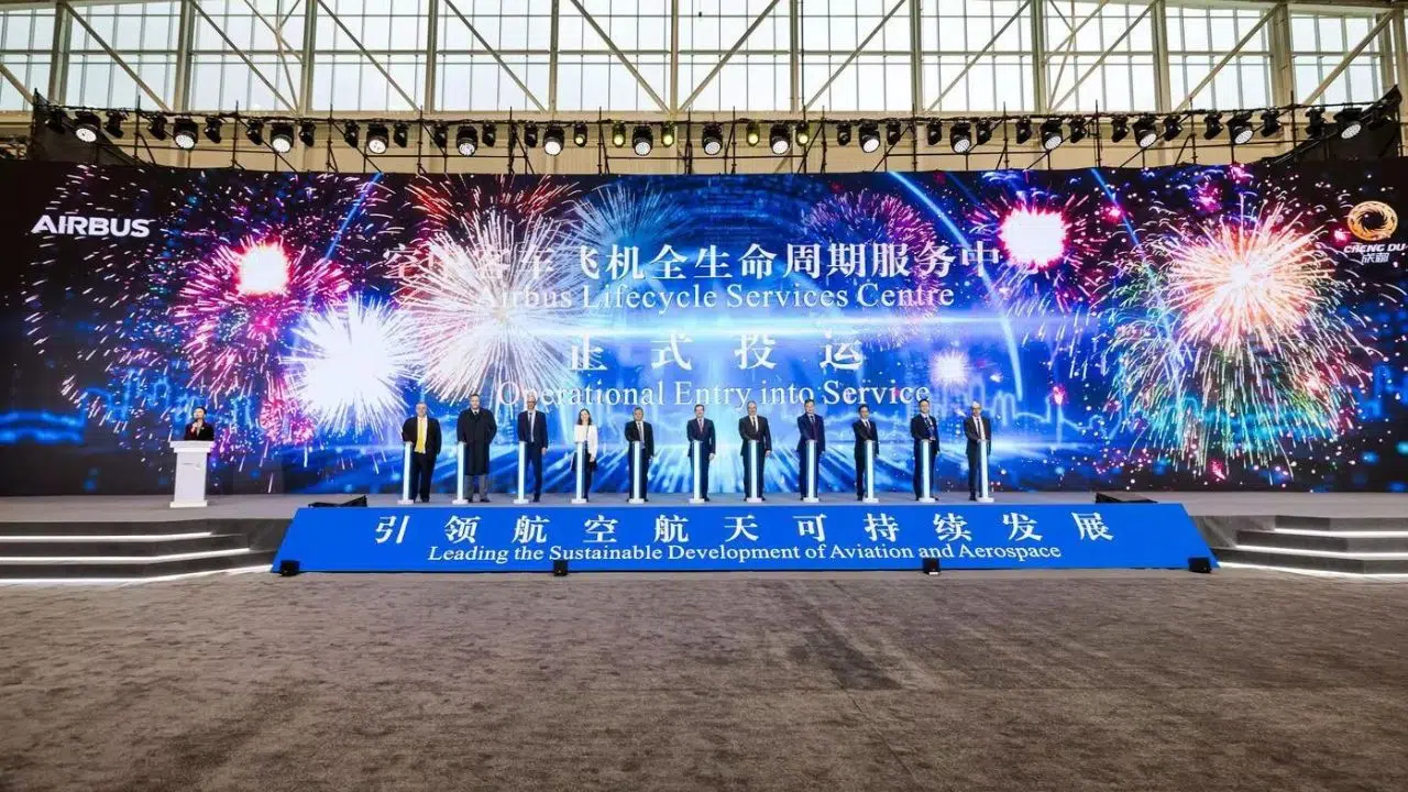 Airbus inaugure son premier centre de services dédié au cycle de vie complet d'un aéronef Airbus inaugure son premier centre de services dédié au cycle de vie complet d'un aéronef