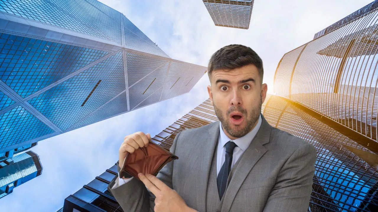 Parfois jusqu'à 50% de hausse pour les services bancaires, votre compte bancaire est-il concerné ? Parfois jusqu'à 50% de hausse pour les services bancaires, votre compte bancaire est-il concerné ?