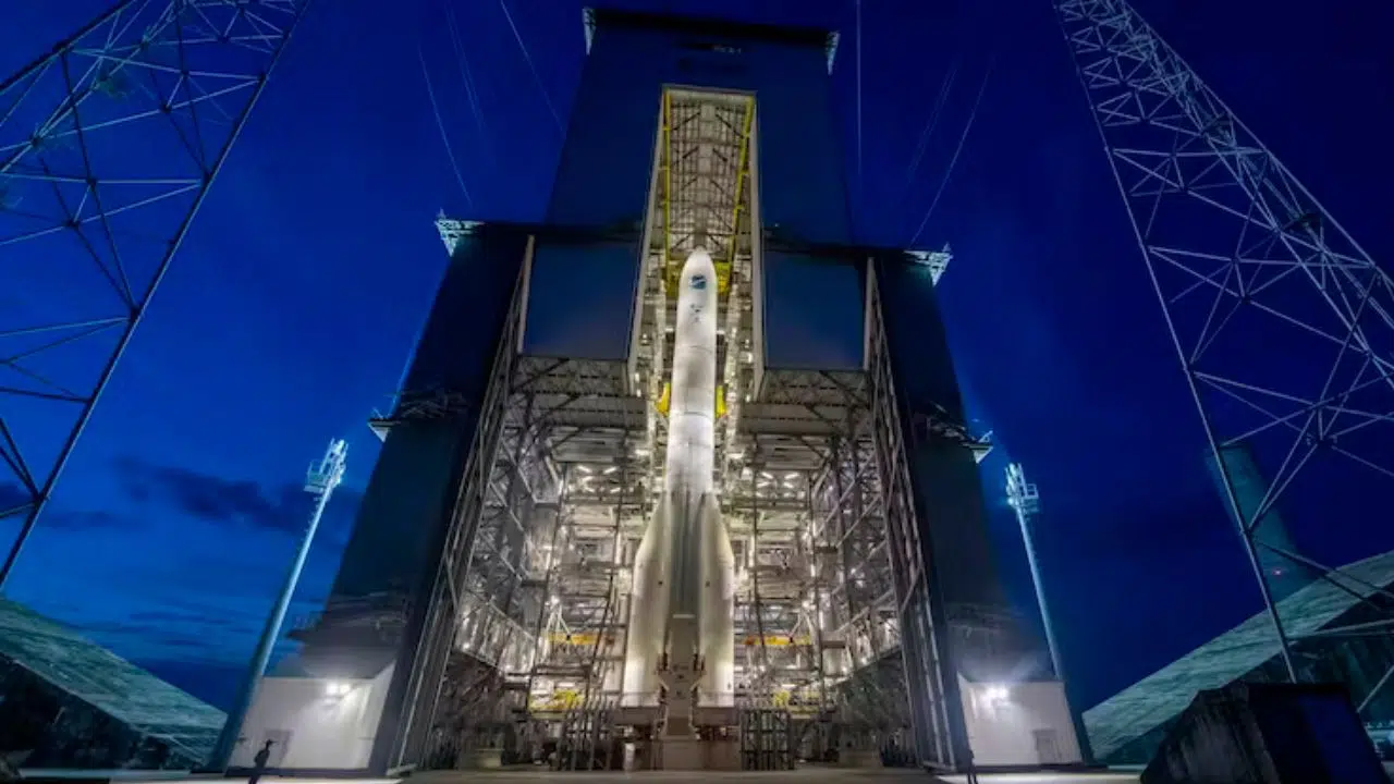 La fusée Ariane 6 en route vers son premier lancement La fusée Ariane 6 en route vers son premier lancement