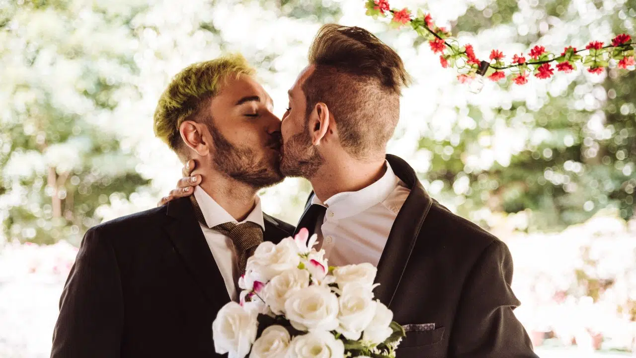 Le Vatican dit oui aux homos la révolution gay est en marche Le Vatican dit oui aux homos la révolution gay est en marche