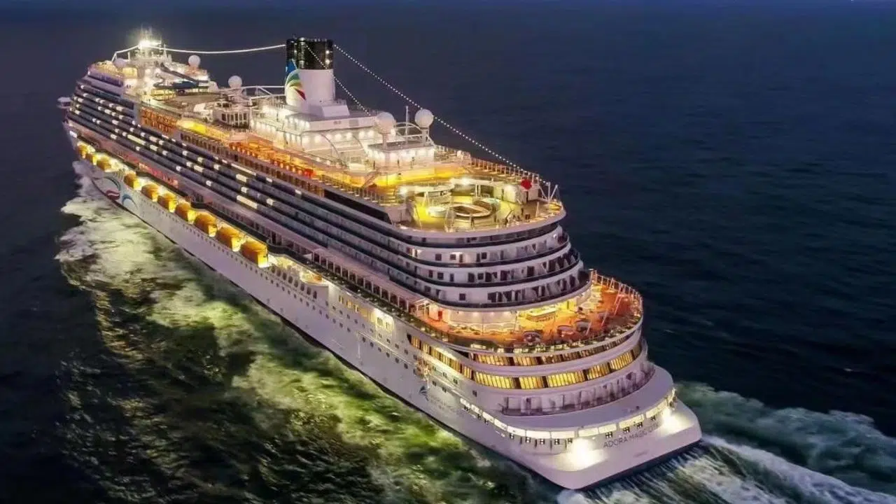 Le premier bateau de croisière construit en Chine fait son voyage inaugural Adora Magic City Le premier bateau de croisière construit en Chine fait son voyage inaugural Adora Magic City