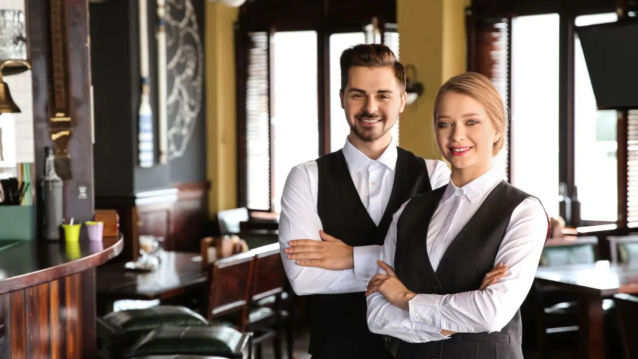 La renaissance de la course des cafés à Paris Un hommage au Sport, à l'Eau de Paris et à l'Excellence du Service Français La renaissance de la course des cafés à Paris Un hommage au Sport, à l'Eau de Paris et à l'Excellence du Service Français