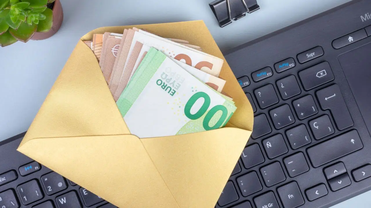 Stellantis une redistribution record de 1,9 milliard d’euros à ses salariés Stellantis une redistribution record de 1,9 milliard d’euros à ses salariés