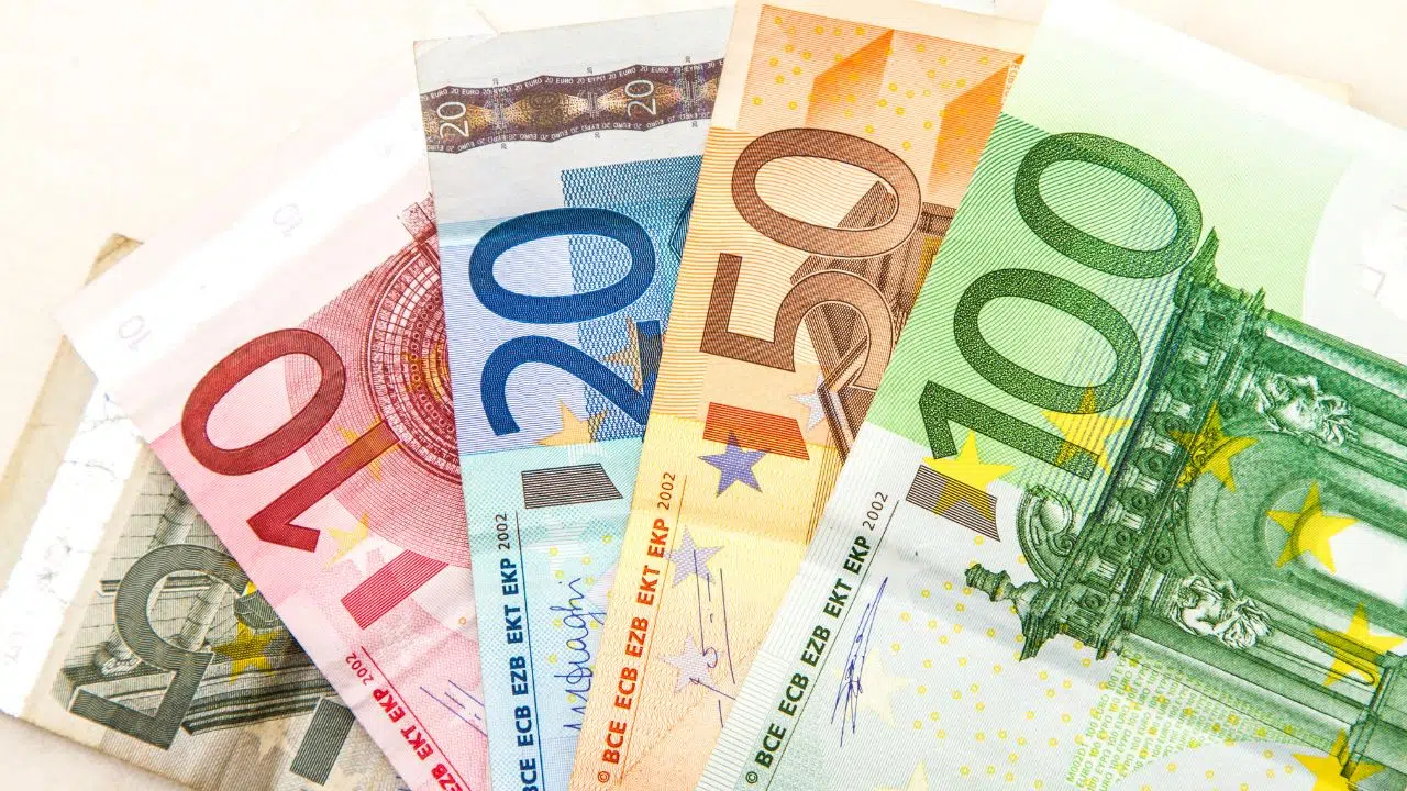 2 millions de Français bénéficieront d'un virement de 635 euros dès le 1er avril 2 millions de Français bénéficieront d'un virement de 635 euros dès le 1er avril