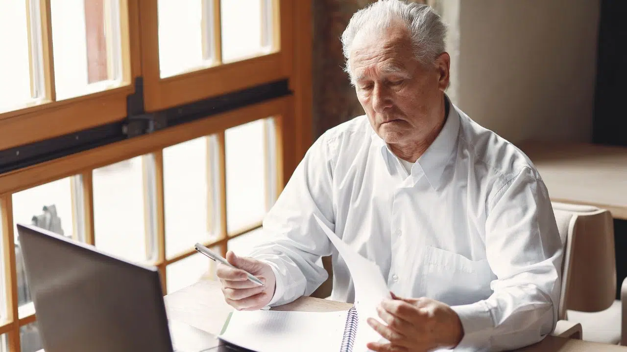 Plus de seniors en entreprise une vision positive qui bute sur la réalité des préjugés Plus de seniors en entreprise une vision positive qui bute sur la réalité des préjugés