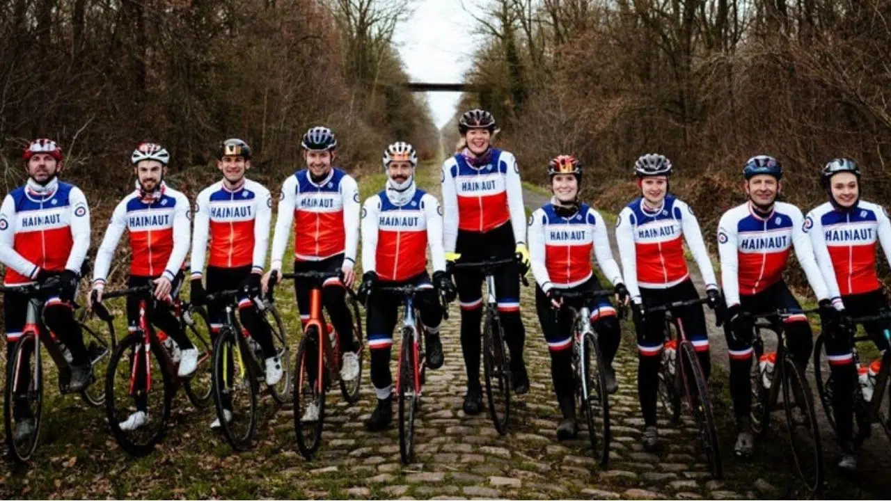 Paris-Roubaix et la porte du Hainaut Une passion roulante sur pavés Paris-Roubaix et la porte du Hainaut Une passion roulante sur pavés