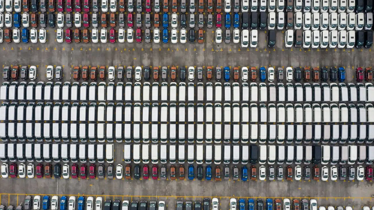 Ports Européens transformés en parkings géants de voitures chinoises Ports Européens transformés en parkings géants de voitures chinoises