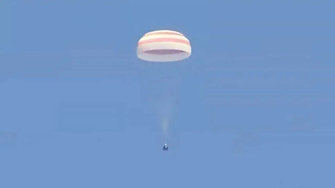 Retour sur Terre de 3 astronautes Loral O’Hara et ses coéquipiers fin d'une mission dans la Station spatiale internationale de 204 jours Retour sur Terre de 3 astronautes Loral O’Hara et ses coéquipiers fin d'une mission dans la Station spatiale internationale de 204 jours