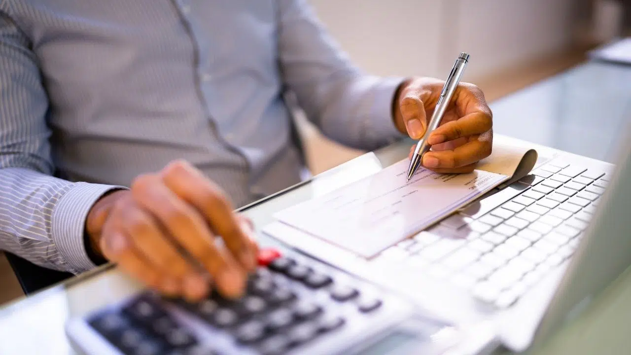 Un clic pour les gouverner tous La solution de Legalyspace pour une gestion de paie sans tracas ! Un clic pour les gouverner tous La solution de Legalyspace pour une gestion de paie sans tracas !