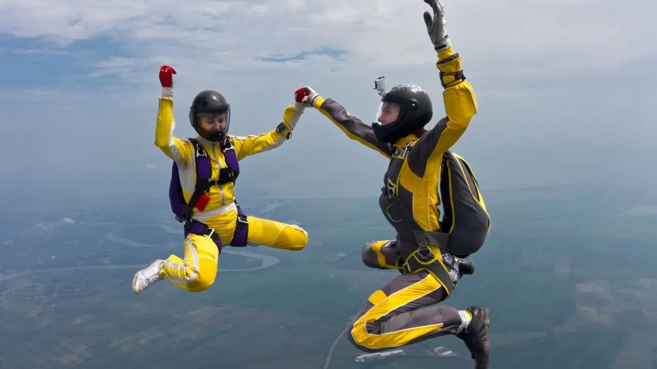 Un nouveau record mondial de parachutisme artistique Un nouveau record mondial de parachutisme artistique