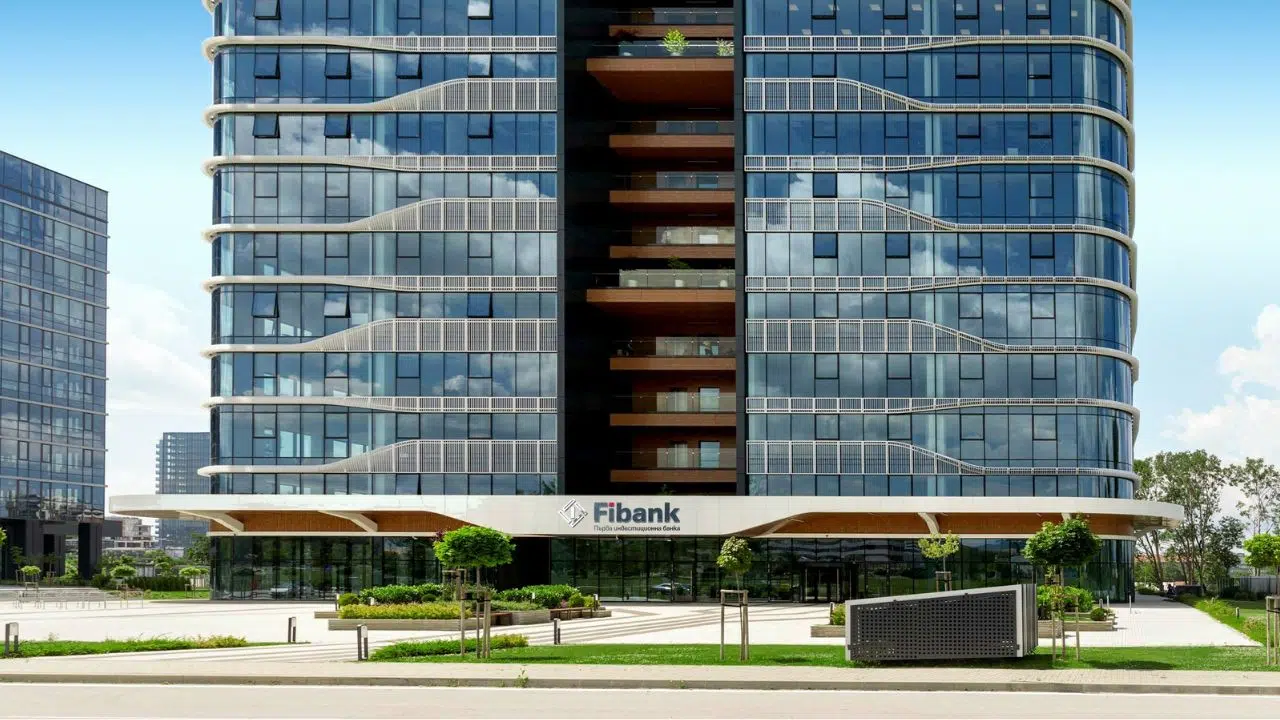 Fibank et Mastercard® lancent une nouvelle carte de crédit dédiée aux femmes Platinum First Lady Fibank et Mastercard® lancent une nouvelle carte de crédit dédiée aux femmes Platinum First Lady