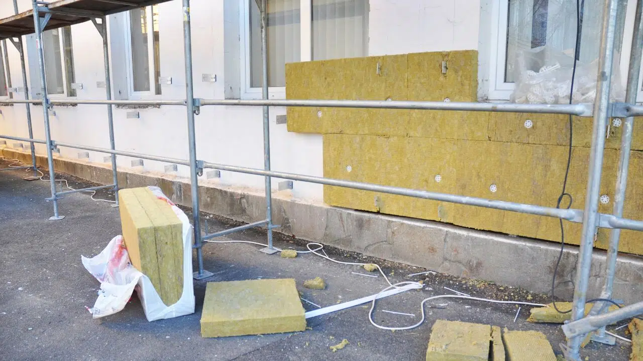 Fraudes à la rénovation énergétique 50 % des entreprises contrôlées prises en flagrant délit et des peines de prison Fraudes à la rénovation énergétique 50 % des entreprises contrôlées prises en flagrant délit et des peines de prison