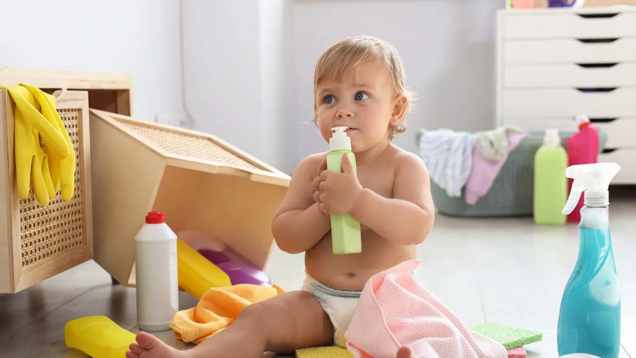 Votre maison est-elle un danger mortel pour vos enfants Rapport de l'ANSES sur les Intoxications accidentelles Votre maison est-elle un danger mortel pour vos enfants Rapport de l'ANSES sur les Intoxications accidentelles