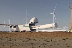 Une capacité de 12 Boeing 747 et plus grand qu'un stade de foot ! Le nouveau mastodonte des airs est destiné à transporter des éoliennes à travers le monde