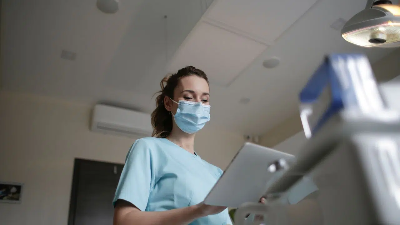 Etude mondiale, les femmes travaillant du secteur de la santé sont d'avantage victimes de violences verbales, de harcèlement sexuel et d’intimidation que les hommes et les hommes subissent davantage de violence physique Etude mondiale, les femmes travaillant du secteur de la santé sont d'avantage victimes de violences verbales, de harcèlement sexuel et d’intimidation que les hommes et les hommes subissent davantage de violence physique