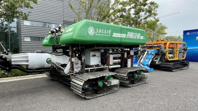 Le Pioneer II, d'une capacité de 14 tonnes, est conçu pour fonctionner à des profondeurs allant jusqu'à 2000 mètres.
