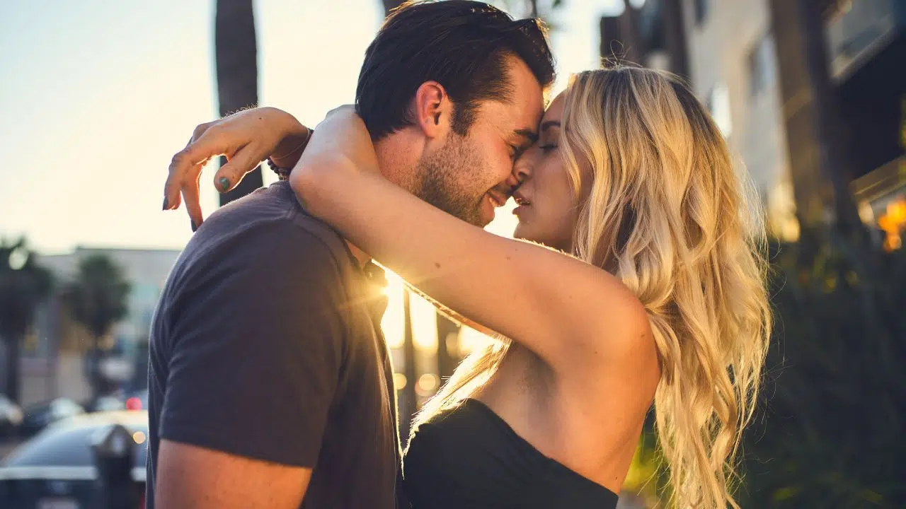 Journée internationale du baiser le 6 juillet 2024 Journée internationale du baiser le 6 juillet 2024