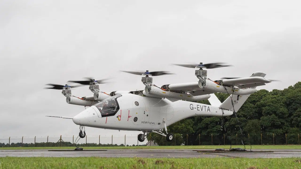 Le nouveau prototype VX4 réalise son premier vol piloté en mode captif Le nouveau prototype VX4 réalise son premier vol piloté en mode captif