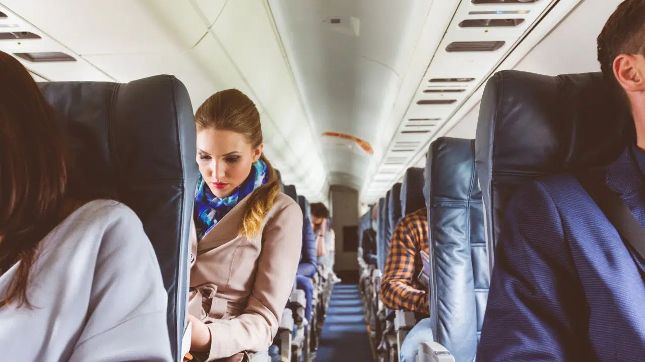 Sondage Les comportements en avion que les voyageurs trouvent les plus irritants Sondage Les comportements en avion que les voyageurs trouvent les plus irritants