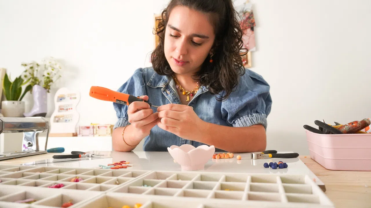 bannière média24 (12) Le premier bar à charms fait- main de France