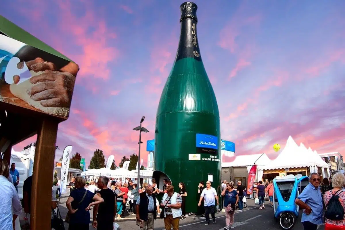 Cette ville de l'Est accueille la 2eme plus grande foire de France avec 232 000 visiteurs l'an passé et ça recommence ce week-end Cette ville de l'Est accueille la 2eme plus grande foire de France avec 232 000 visiteurs l'an passé et ça recommence ce week-end