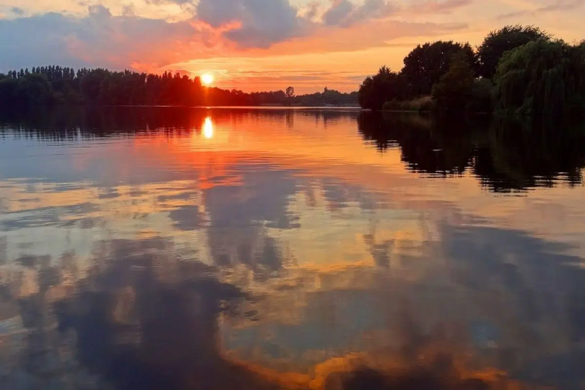 C'est le plus grand lac artificiel d'Europe et il est à 2H30 de Paris : Profitez-en pour prolonger les vacances d'été le temps d'un week-end C'est le plus grand lac artificiel d'Europe et il est à 2H30 de Paris : Profitez-en pour prolonger les vacances d'été le temps d'un week-end