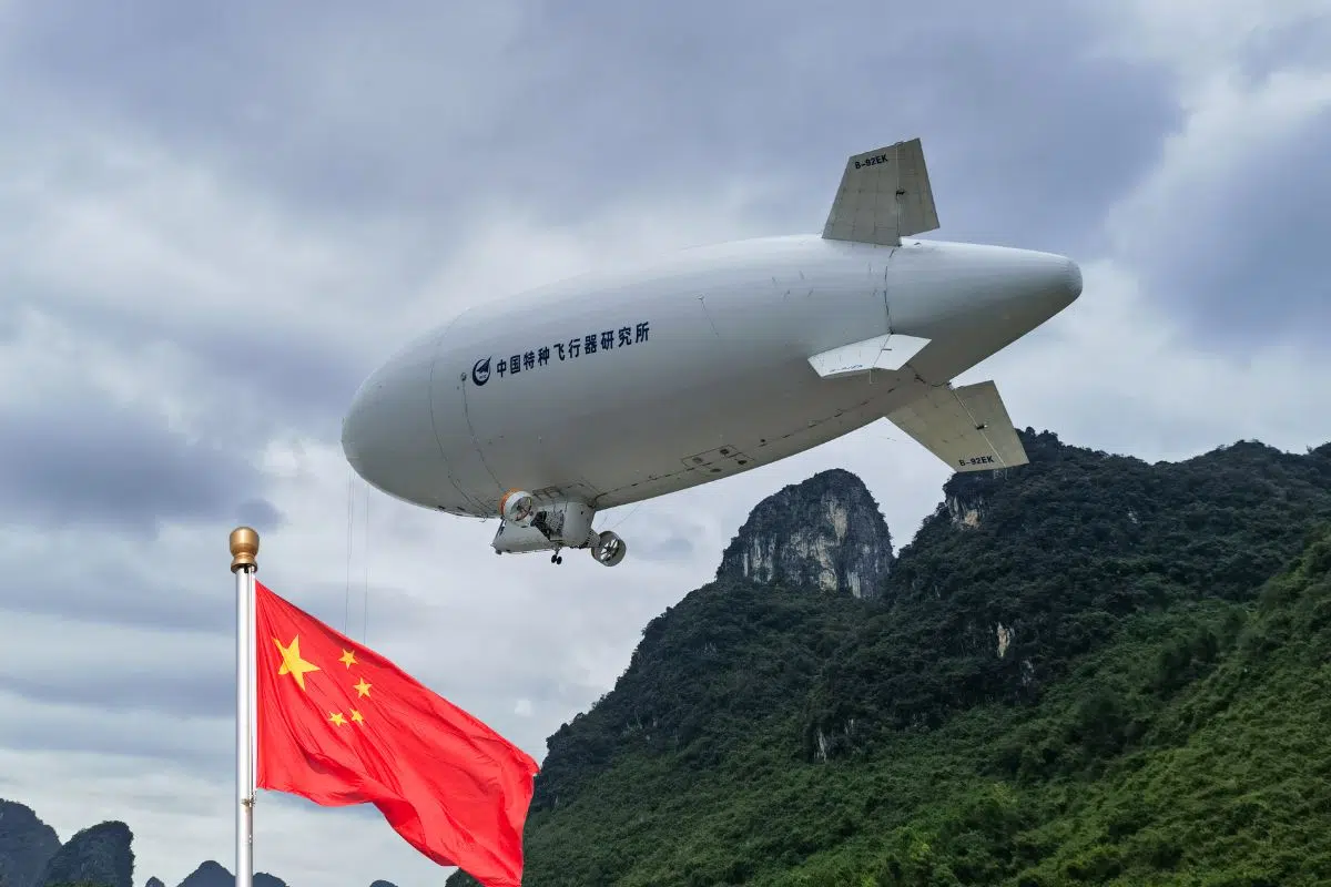 Ce petit dirigeable chinois n'en a pas l'air mais il constitue le premier pas d'une véritable révolution aérienne Ce petit dirigeable chinois n'en a pas l'air mais il constitue le premier pas d'une véritable révolution aérienne