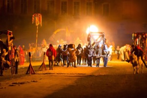 Avec 600 comédiens et 50 cavaliers c'est l'un des plus grands spectacles d'Europe et il ferme ses portes ce soir pour 2024 : Dernière chance d'en profiter