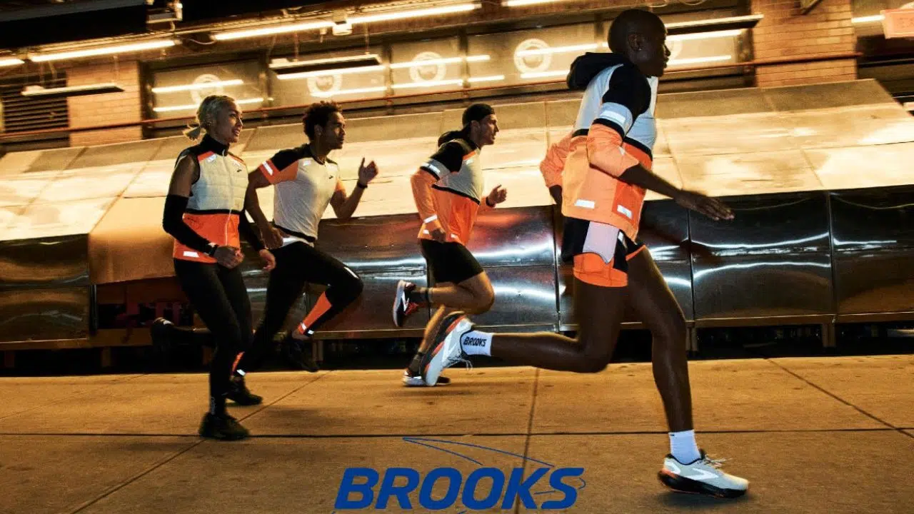 Brooks Run Visible Innovation et sécurité dans la course nocturne Brooks Run Visible Innovation et sécurité dans la course nocturne