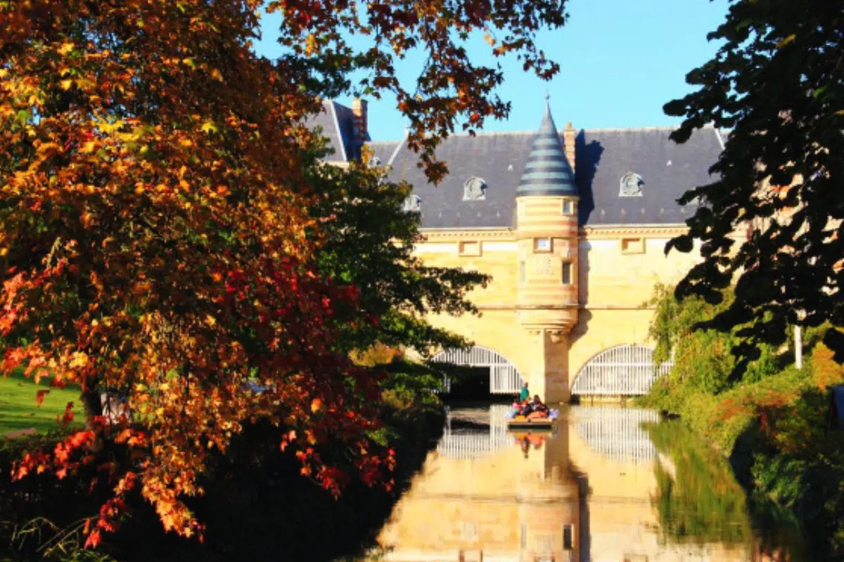 Cette ville à moins de 2H de Paris est surnommée Cette ville à moins de 2H de Paris est surnommée