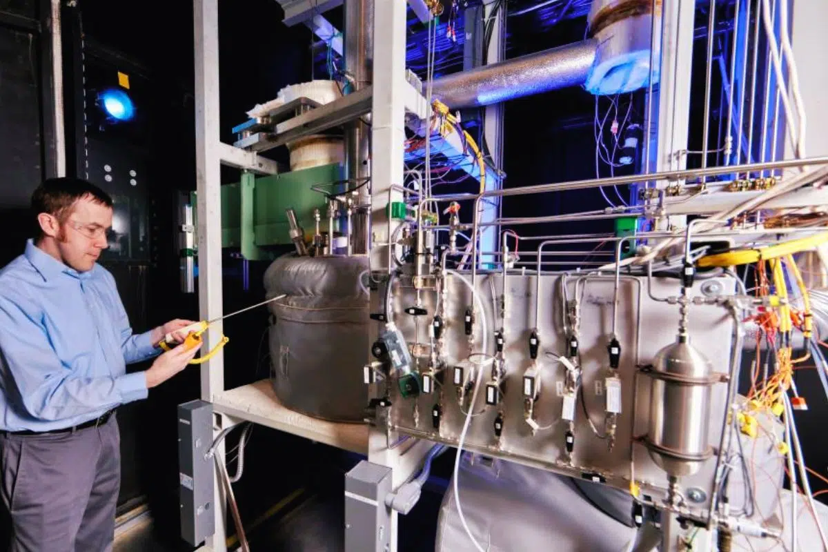 Il a fallu 36 500 jours aux États-Unis pour donner vie à une des plus belles idées qu'on ait jamais eue pour le nucléaire : le sel fondu Il a fallu 36 500 jours aux États-Unis pour donner vie à une des plus belles idées qu'on ait jamais eue pour le nucléaire : le sel fondu