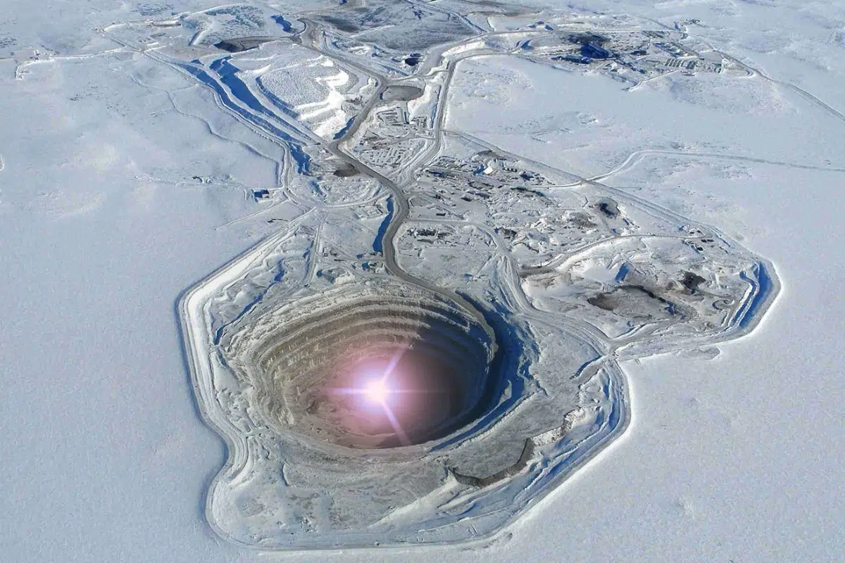 Le Canada expérimente une grande première sur une des plus gigantesques mines de diamants du monde qui offre une possible rédemption d’un secteur au cœur de nombreuses polémiques Le Canada expérimente une grande première sur une des plus gigantesques mines de diamants du monde qui offre une possible rédemption d’un secteur au cœur de nombreuses polémiques