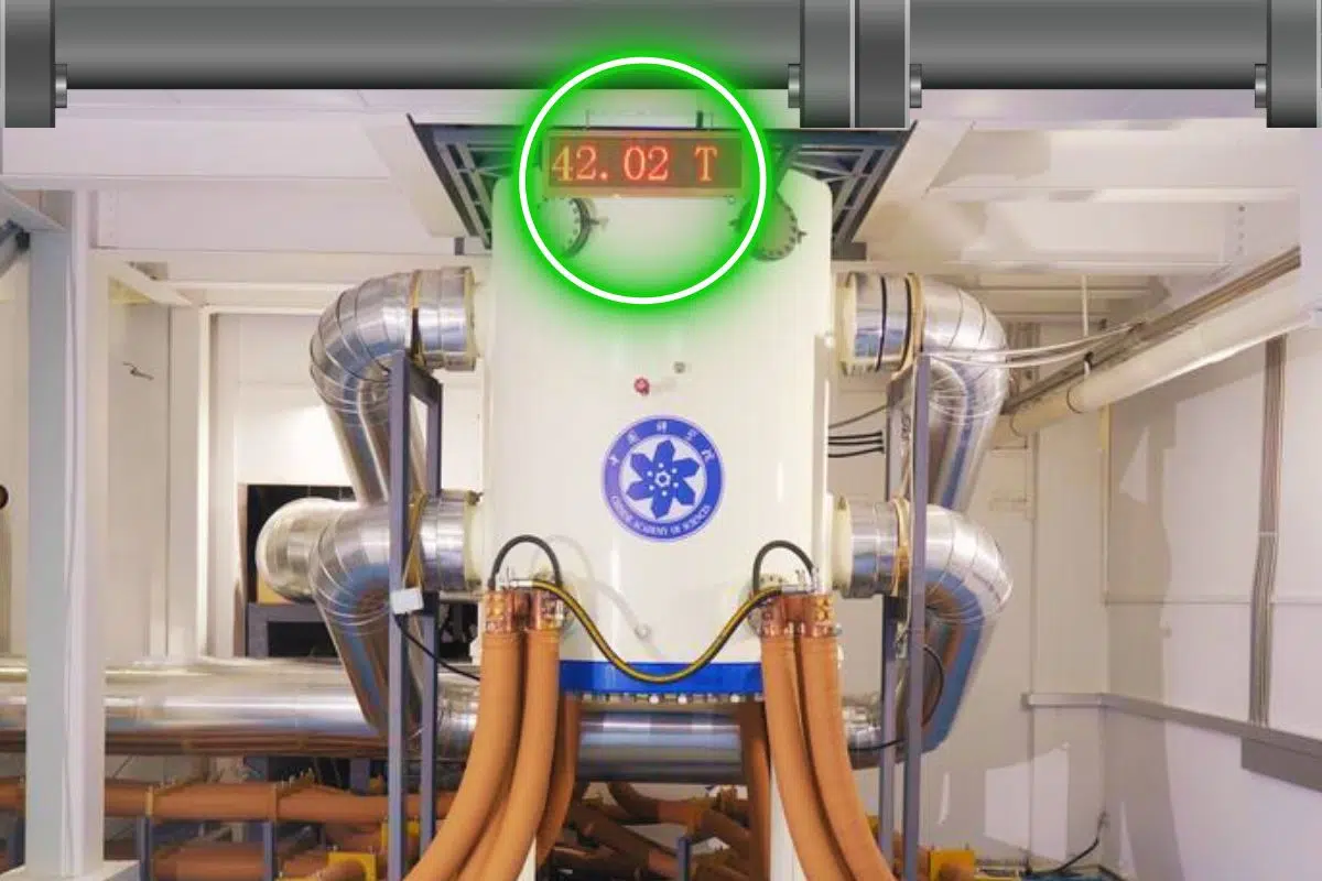 La Chine dompte le record détenu depuis 7 ans par les USA avec un super-aimant monstrueux qui est 42 000x plus puissant que celui sur votre frigo La Chine dompte le record détenu depuis 7 ans par les USA avec un super-aimant monstrueux qui est 42 000x plus puissant que celui sur votre frigo