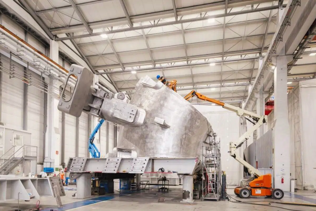 Un jalon décisif pour la fusion nucléaire vient d'être franchi dans le sud de la France avec le premier secteur de la chambre sous vide d'ITER Un jalon décisif pour la fusion nucléaire vient d'être franchi dans le sud de la France avec le premier secteur de la chambre sous vide d'ITER