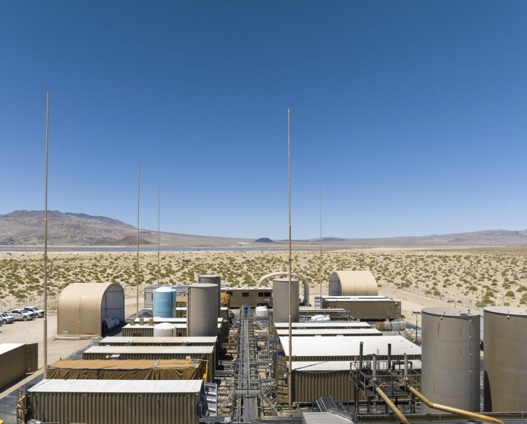Le système développé par SLB est hautement flexible, capable de produire divers composés de lithium tels que le carbonate et l'hydroxyde de lithium, essentiels pour les batteries de véhicules électriques de courte et longue portée.