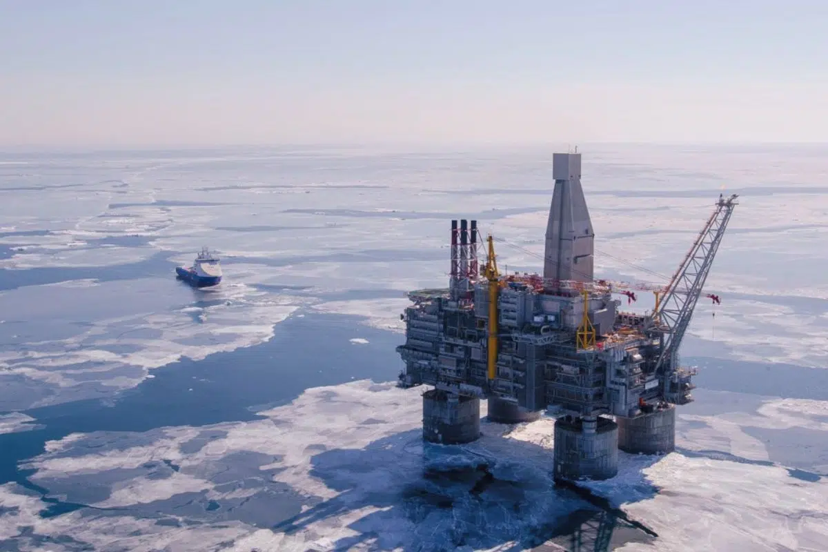 C'est le titan ultime des océans et il défie les lois de la physique avec son poids de 200 000 tonnes soit 20X la Tour Eiffel dans un seul but : le pétrole