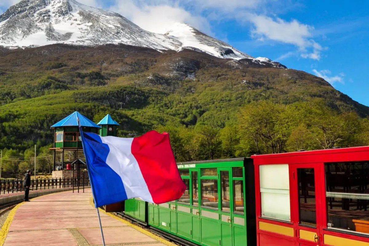Le champion français incontesté du train décroche un contrat majeur pour les 1800 km d’une des plus longues lignes de chemin de fer du monde au Chili Le champion français incontesté du train décroche un contrat majeur pour les 1800 km d’une des plus longues lignes de chemin de fer du monde au Chili