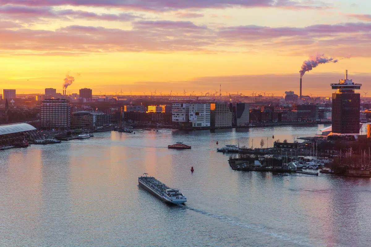 Ce géant français de la construction opère un double rachat surprenant dans le secteur maritime néerlandais qui prend pourtant tout son sens dans la stratégie du groupe