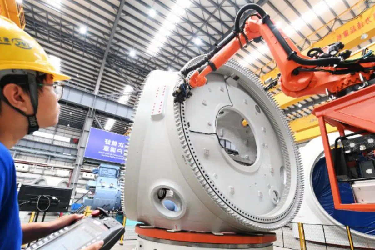 La Chine fait preuve de gigantisme avec un nouveau record : grand comme la tour Eiffel avec 310 mètres de haut ce géant fournira de quoi alimenter 55 000 foyers La Chine fait preuve de gigantisme avec un nouveau record : grand comme la tour Eiffel avec 310 mètres de haut ce géant fournira de quoi alimenter 55 000 foyers