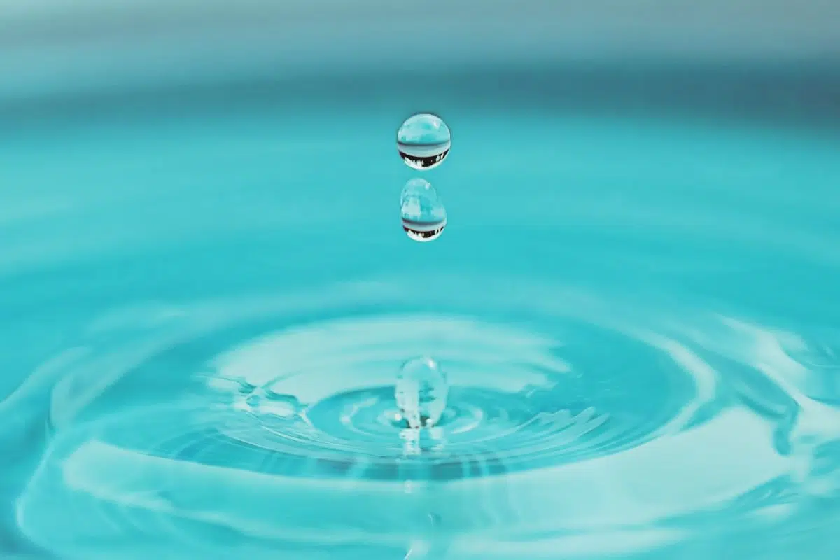 Le mystère qui entoure l'eau liquide depuis des siècles enfin dévoilé