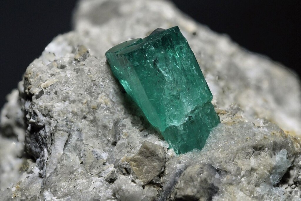 L'émeraude peut valoir jusqu'à 225 265€ par carat pour les pierres exceptionnelles. 